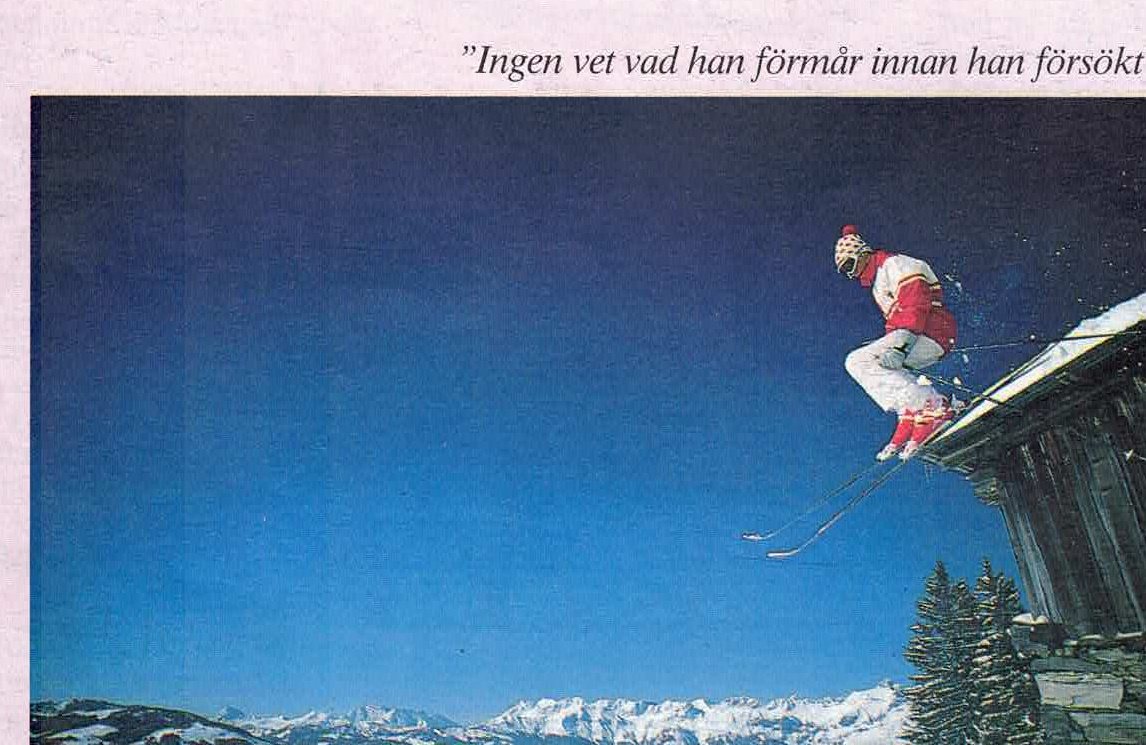 Skidåkare hoppar från en klippkant, från katalogens baksida ”Alpernativet”